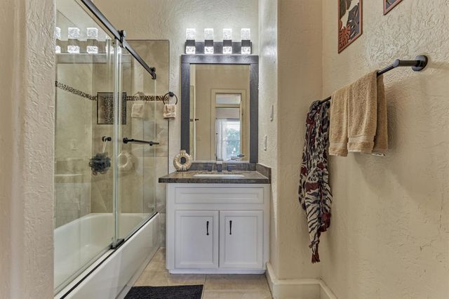 66 Lake Estates Drive, Montgomery, TX 77356