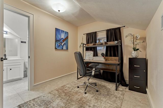66 Lake Estates Drive, Montgomery, TX 77356