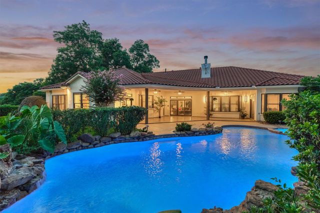 66 Lake Estates Drive, Montgomery, TX 77356