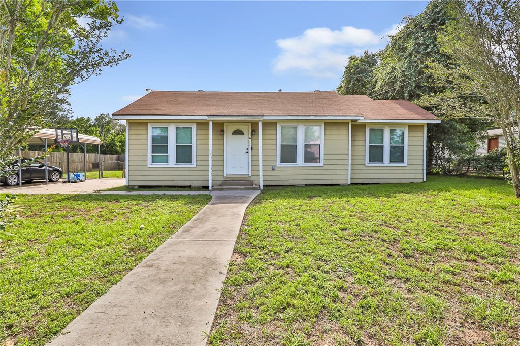 1811 Reese Street, Liberty, TX 77575