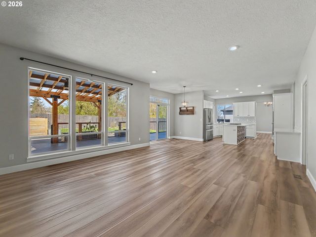 15537 Se EVERGREEN Dr, Portland, OR 97236