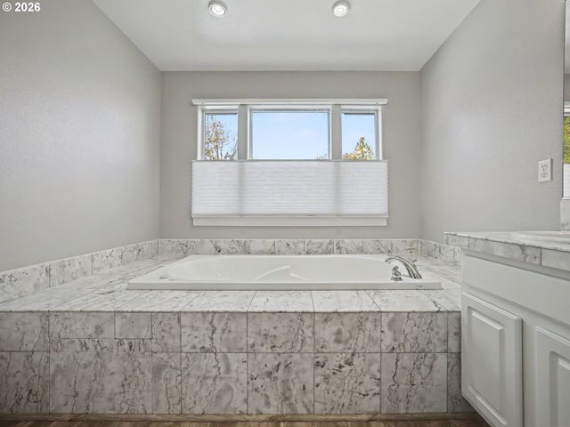 15537 Se EVERGREEN Dr, Portland, OR 97236