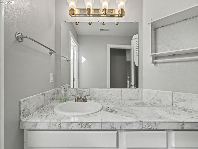 15537 Se EVERGREEN Dr, Portland, OR 97236