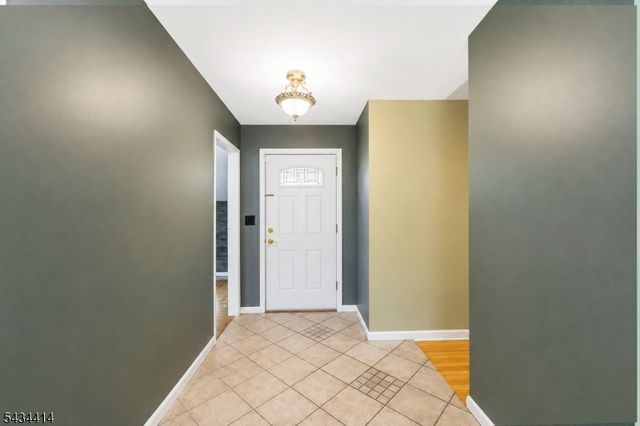 128 Upper High Crest Dr, West Milford Twp., NJ 07480