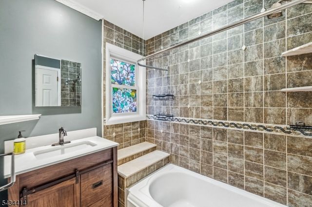 128 Upper High Crest Dr, West Milford Twp., NJ 07480