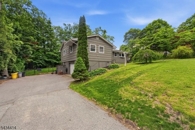 128 Upper High Crest Dr, West Milford Twp., NJ 07480