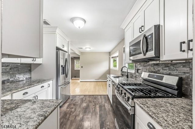 128 Upper High Crest Dr, West Milford Twp., NJ 07480