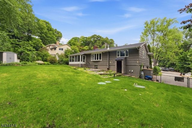 128 Upper High Crest Dr, West Milford Twp., NJ 07480