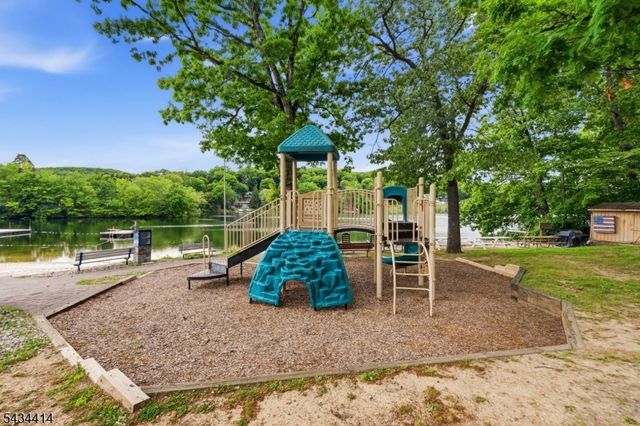 128 Upper High Crest Dr, West Milford Twp., NJ 07480