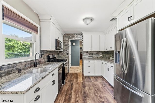128 Upper High Crest Dr, West Milford Twp., NJ 07480