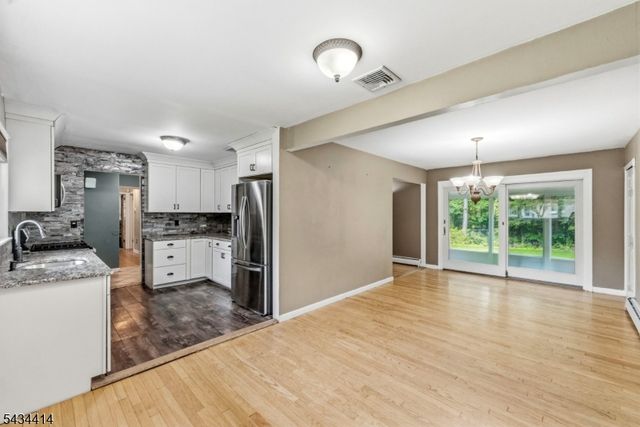 128 Upper High Crest Dr, West Milford Twp., NJ 07480