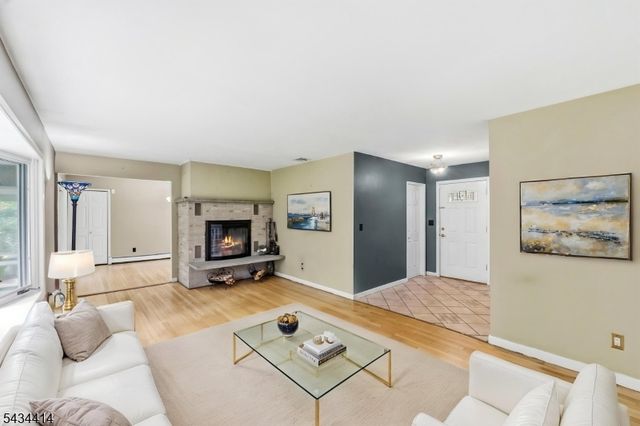 128 Upper High Crest Dr, West Milford Twp., NJ 07480