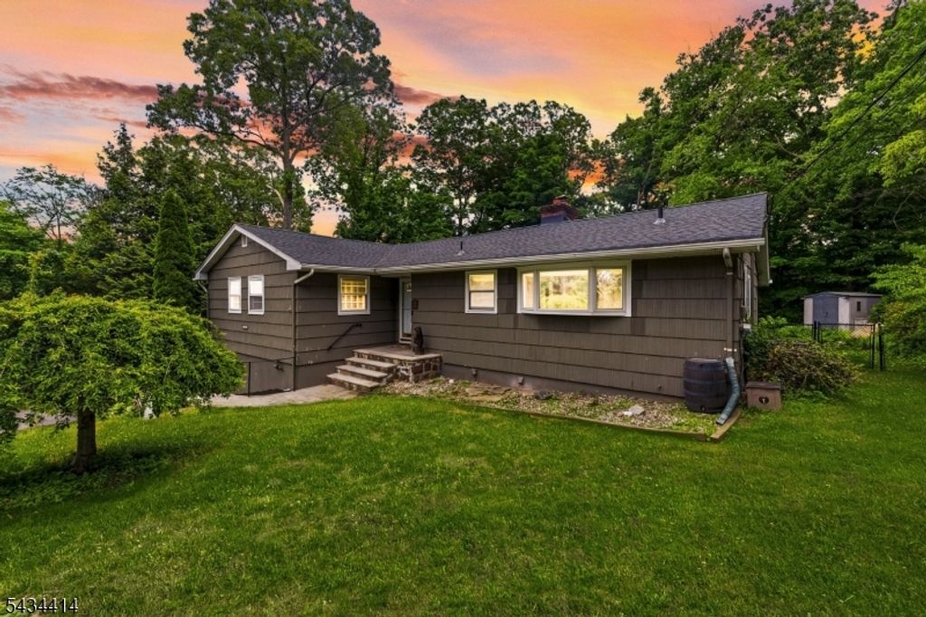 128 Upper High Crest Dr, West Milford Twp., NJ 07480