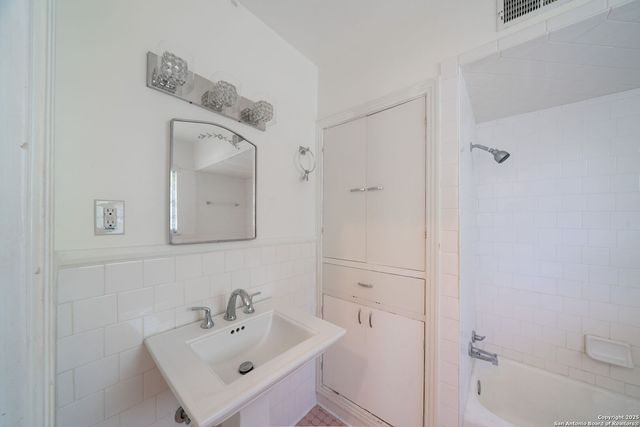 133 Anne Lewis Dr, San Antonio, TX 78216