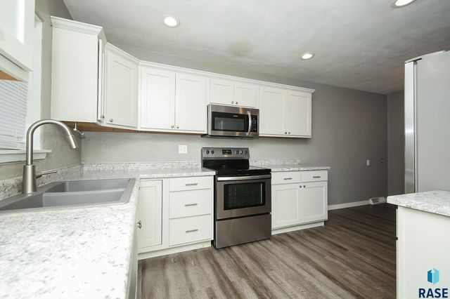 501 S 5th Ave Avenue, Brandon, SD 57005