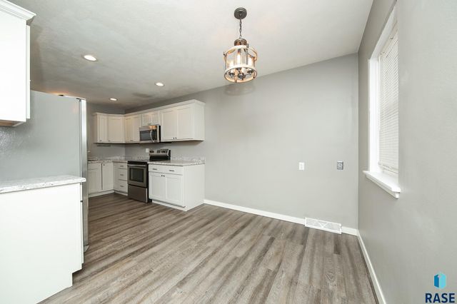 501 S 5th Ave Avenue, Brandon, SD 57005