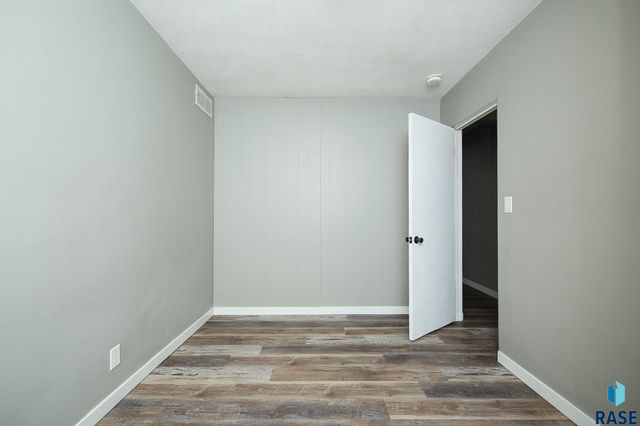 501 S 5th Ave Avenue, Brandon, SD 57005