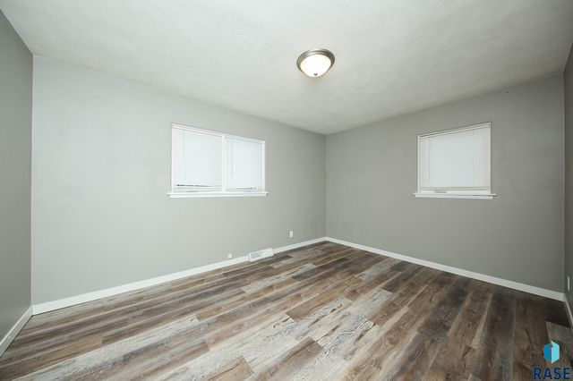 501 S 5th Ave Avenue, Brandon, SD 57005