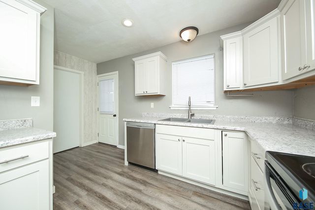 501 S 5th Ave Avenue, Brandon, SD 57005