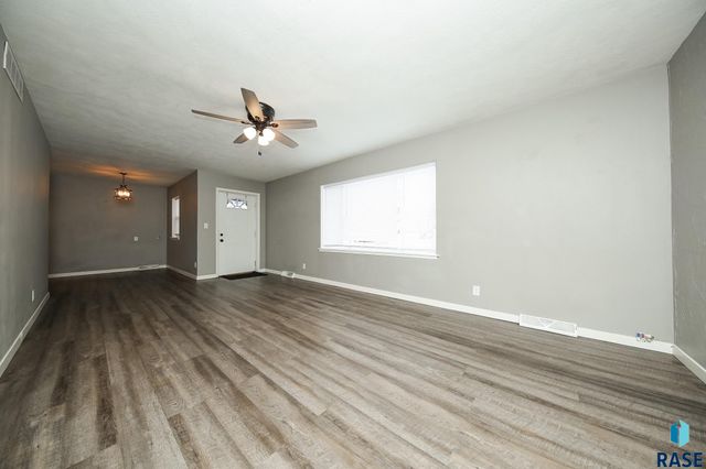 501 S 5th Ave Avenue, Brandon, SD 57005