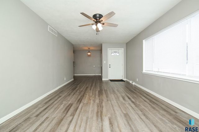 501 S 5th Ave Avenue, Brandon, SD 57005