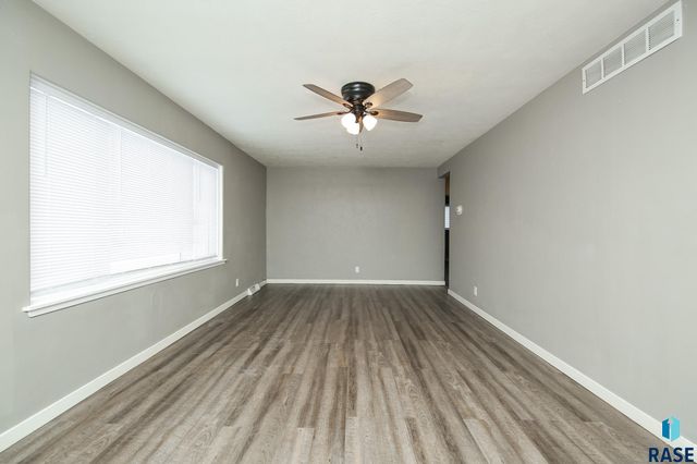 501 S 5th Ave Avenue, Brandon, SD 57005