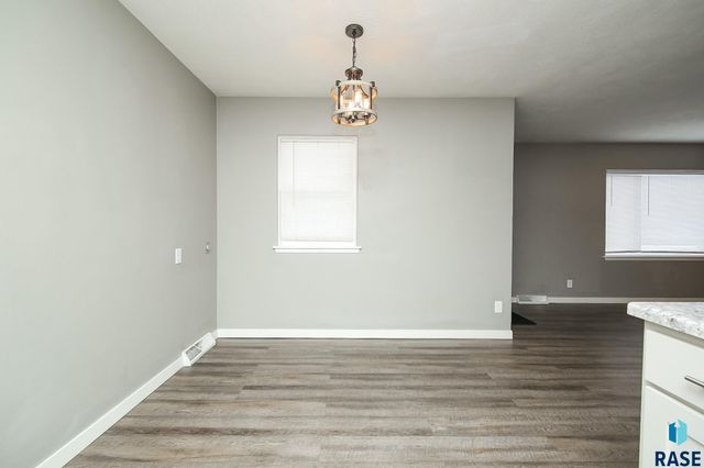 501 S 5th Ave Avenue, Brandon, SD 57005