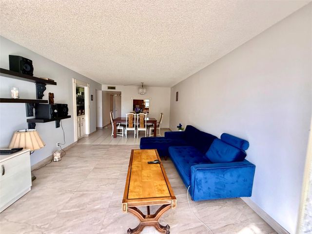 9440 SW 8th Street 308, Boca Raton, FL 33428