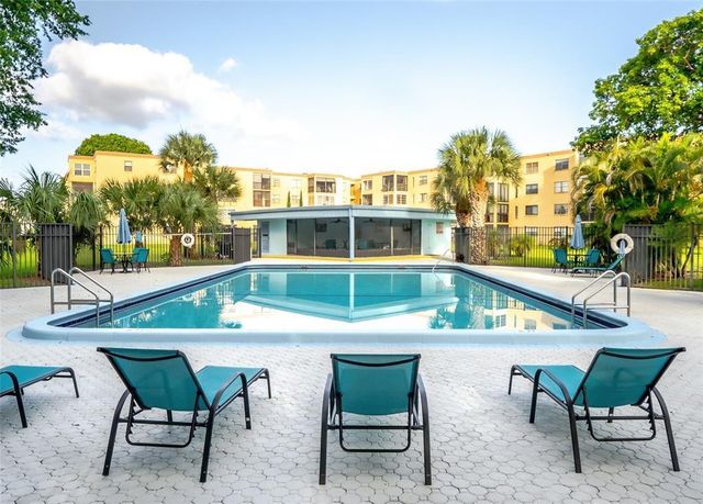 9440 SW 8th Street 308, Boca Raton, FL 33428