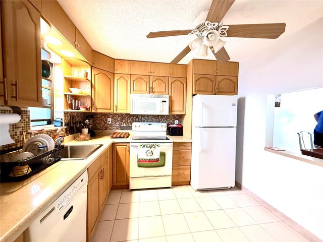 9440 SW 8th Street 308, Boca Raton, FL 33428