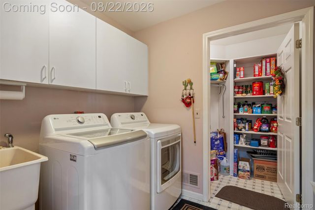 21388 Magnolia Court, Farmington Hills, MI 48336
