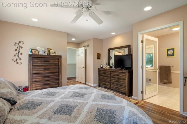 21388 Magnolia Court, Farmington Hills, MI 48336