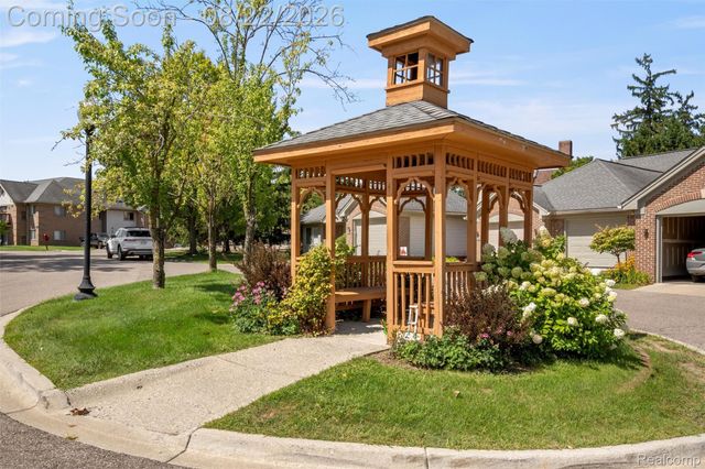 21388 Magnolia Court, Farmington Hills, MI 48336