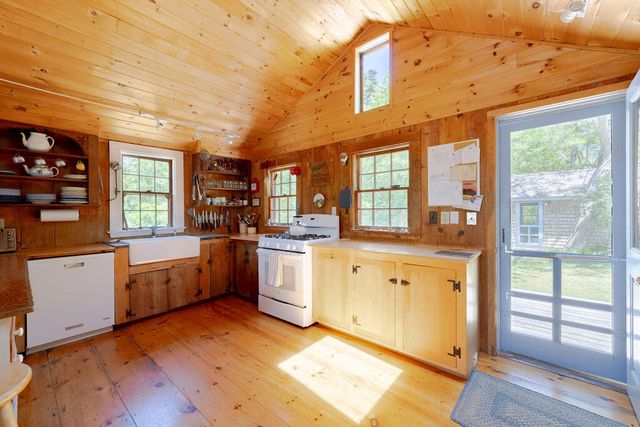 2950 Old Kings Highway, Wellfleet, MA 02667