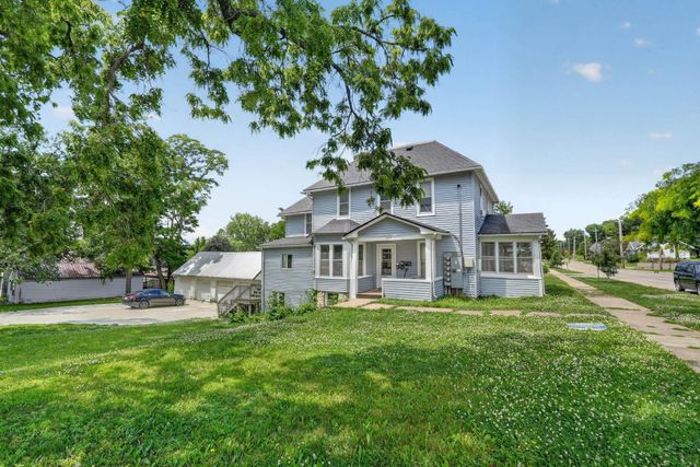 706 W 12th Street, Cedar Falls, IA 50613