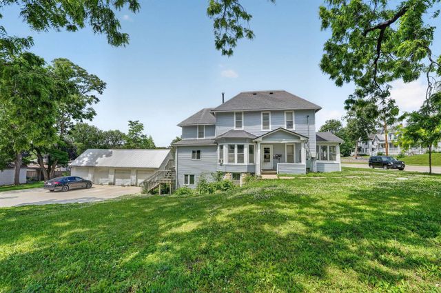 706 W 12th Street, Cedar Falls, IA 50613