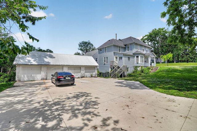 706 W 12th Street, Cedar Falls, IA 50613