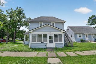706 W 12th Street, Cedar Falls, IA 50613