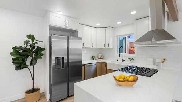 7085 Madrone Avenue, San Diego, CA 92114