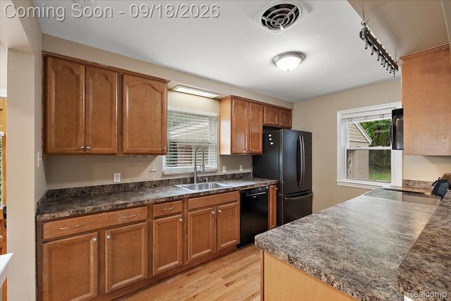 3034 Woodslee Drive, Royal Oak, MI 48073
