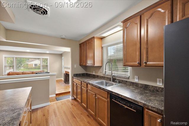 3034 Woodslee Drive, Royal Oak, MI 48073