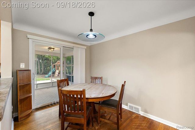 3034 Woodslee Drive, Royal Oak, MI 48073