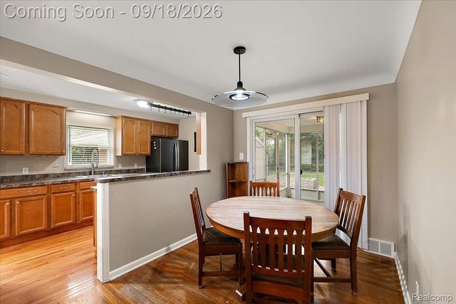 3034 Woodslee Drive, Royal Oak, MI 48073