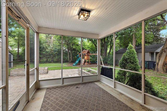 3034 Woodslee Drive, Royal Oak, MI 48073