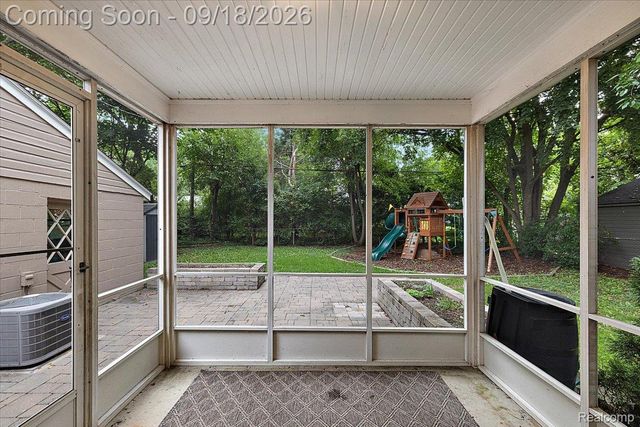 3034 Woodslee Drive, Royal Oak, MI 48073