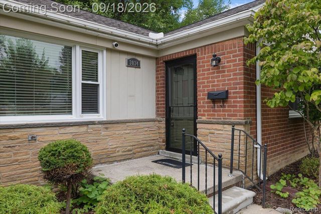 3034 Woodslee Drive, Royal Oak, MI 48073