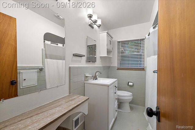 3034 Woodslee Drive, Royal Oak, MI 48073