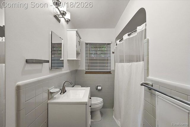 3034 Woodslee Drive, Royal Oak, MI 48073