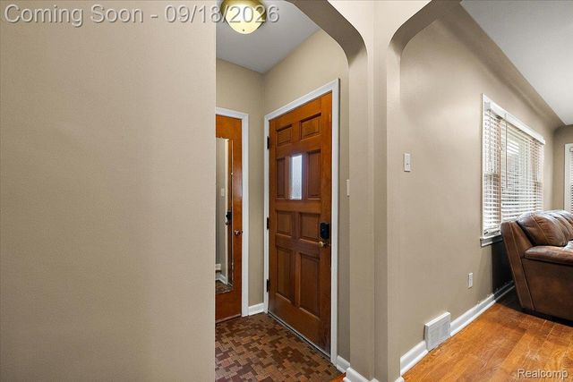 3034 Woodslee Drive, Royal Oak, MI 48073