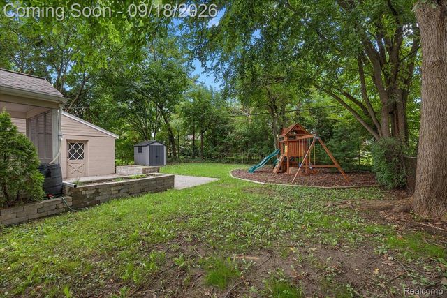 3034 Woodslee Drive, Royal Oak, MI 48073